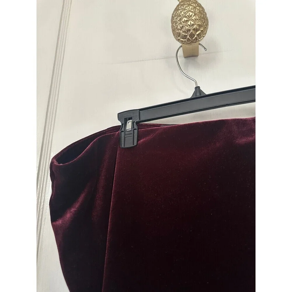 Express women’s size large maroon, velour skirt